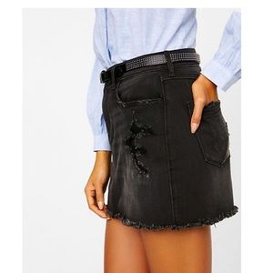 Express l Women’s Destroyed Denim Ultra Mini Skirt l Black l 4 l Style 5735 l